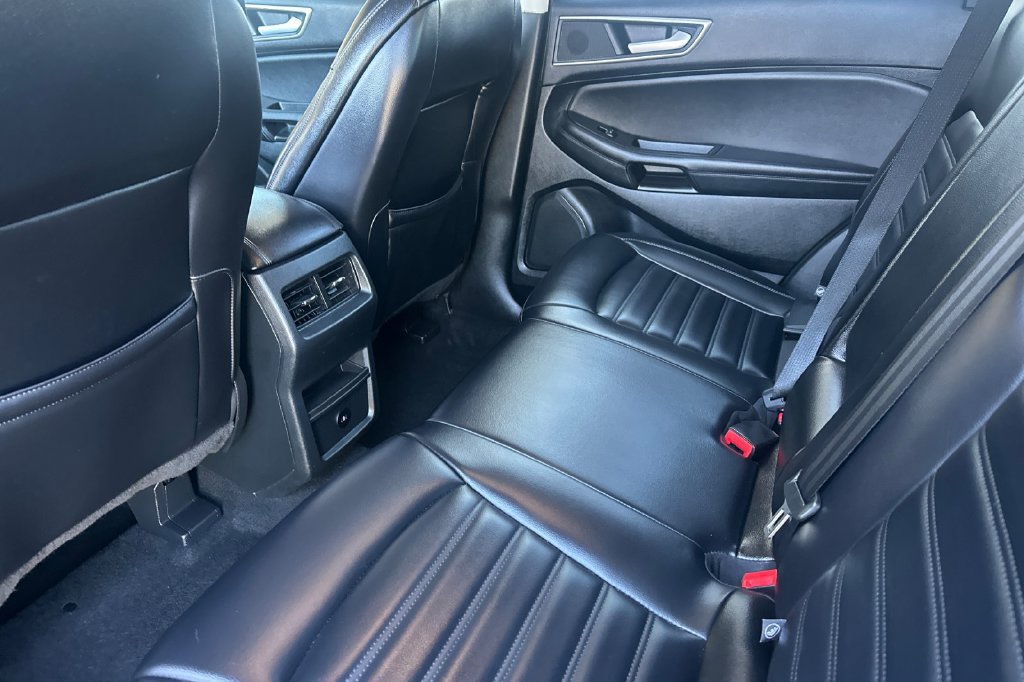 Used 2024 Ford Edge SEL AWD/4WD image 12