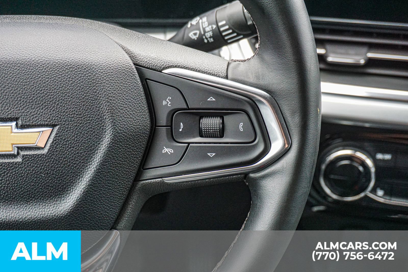 Used 2025 Chevrolet Trax LT w/ LT Convenience Package FWD image 32