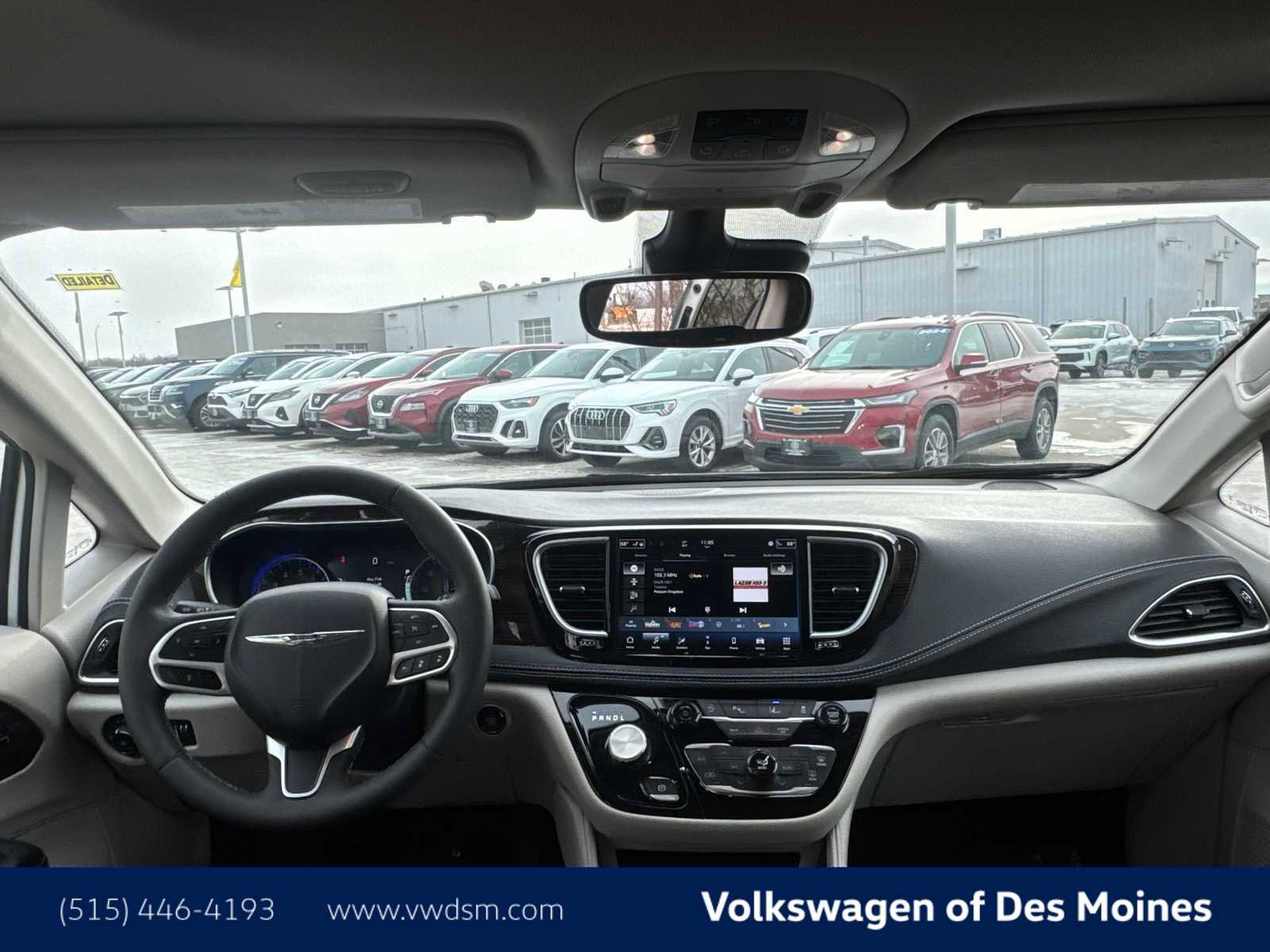 Used 2024 Chrysler Pacifica Limited image 10