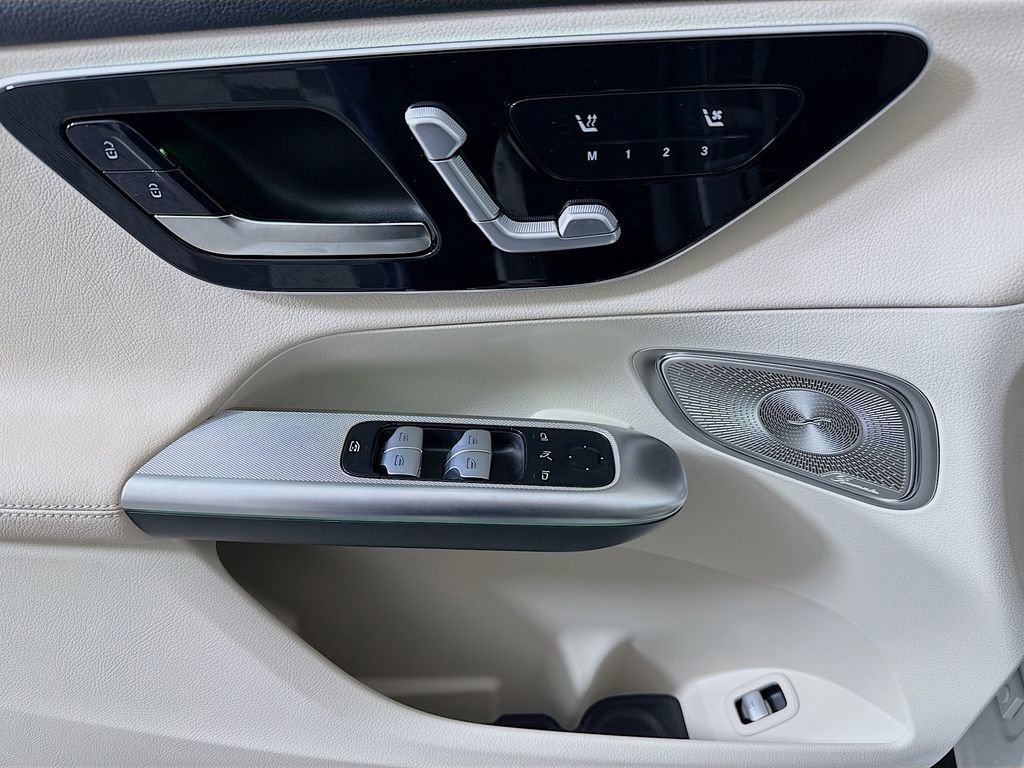 Used 2025 Mercedes-Benz GLC 300 4MATIC image 18