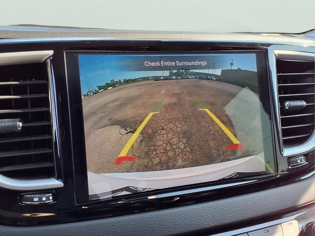 Used 2024 Chrysler Pacifica Touring-L FWD image 10