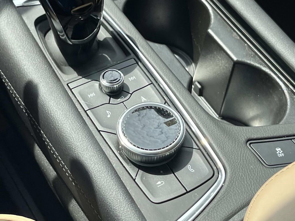 Certified 2025 Cadillac XT6 Premium Luxury w/ Platinum Package image 37