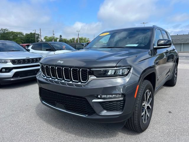 Used 2024 Jeep Grand Cherokee Limited AWD/4WD image 2