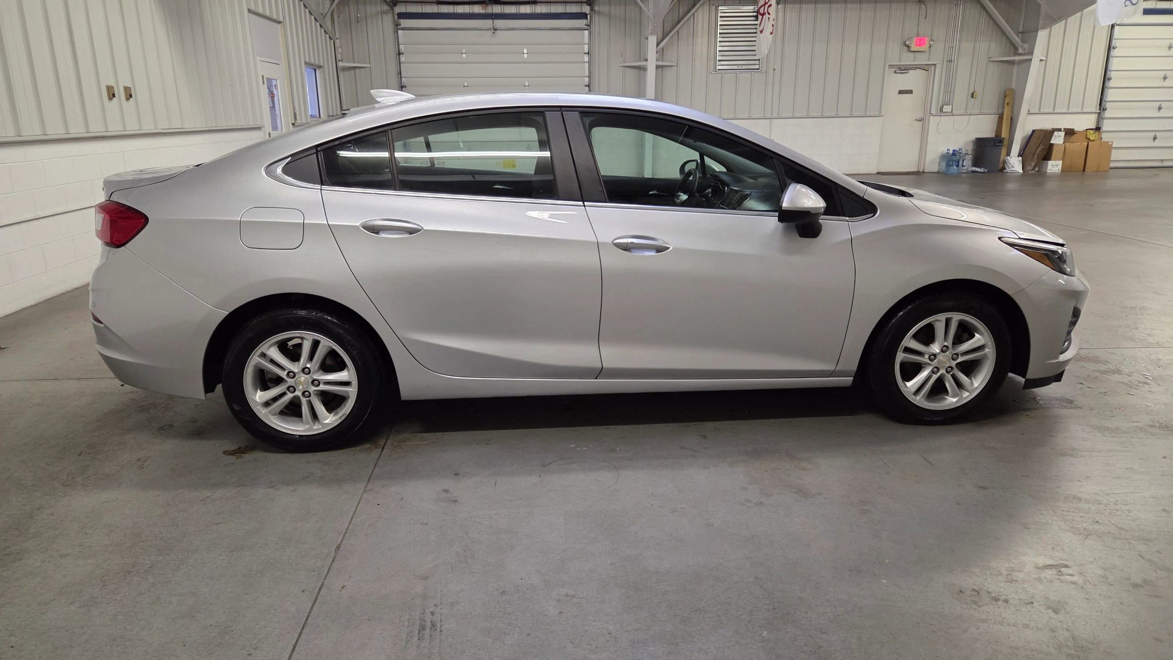 Used 2019 Chevrolet Cruze LT w/ Convenience Package FWD image 9
