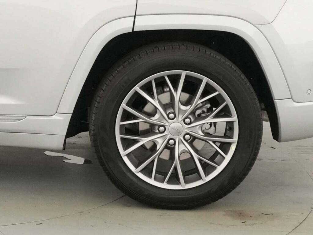 New 2025 Jeep Grand Cherokee Summit w/ Luxury Tech Group V image 39