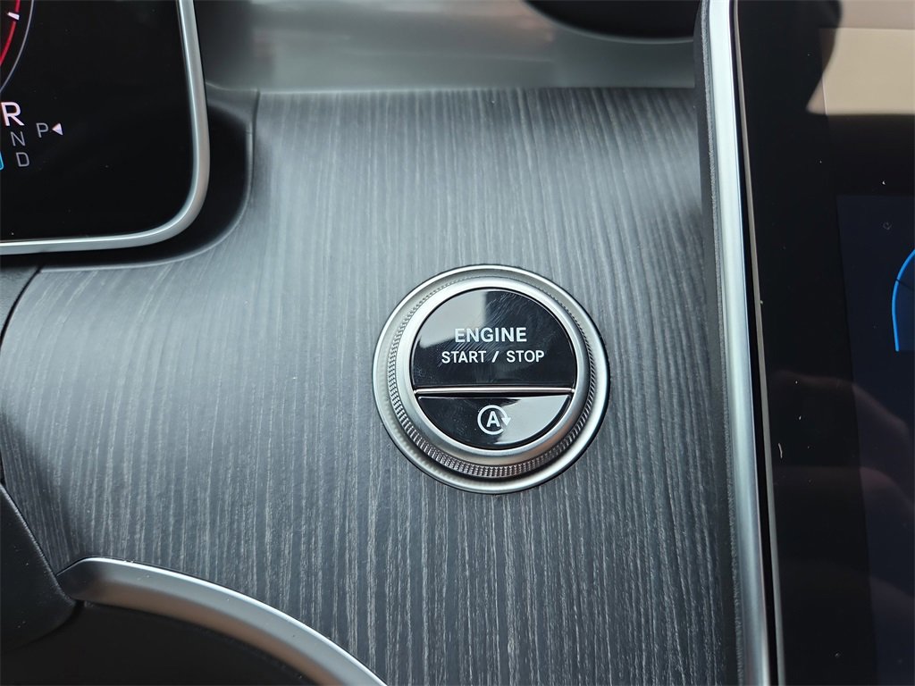 New 2025 Mercedes-Benz C 300 4MATIC Sedan image 25