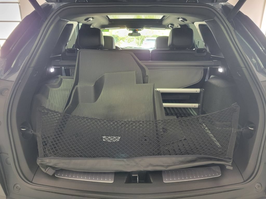 Used 2020 Cadillac XT5 Premium Luxury w/ LPO, Floor Liner Package AWD/4WD image 13