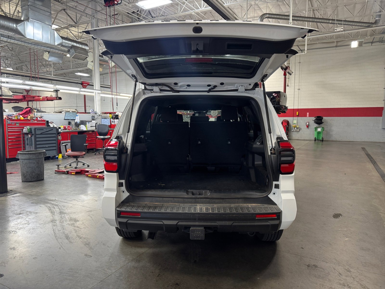 Certified 2025 Toyota 4Runner SR5 AWD/4WD image 32