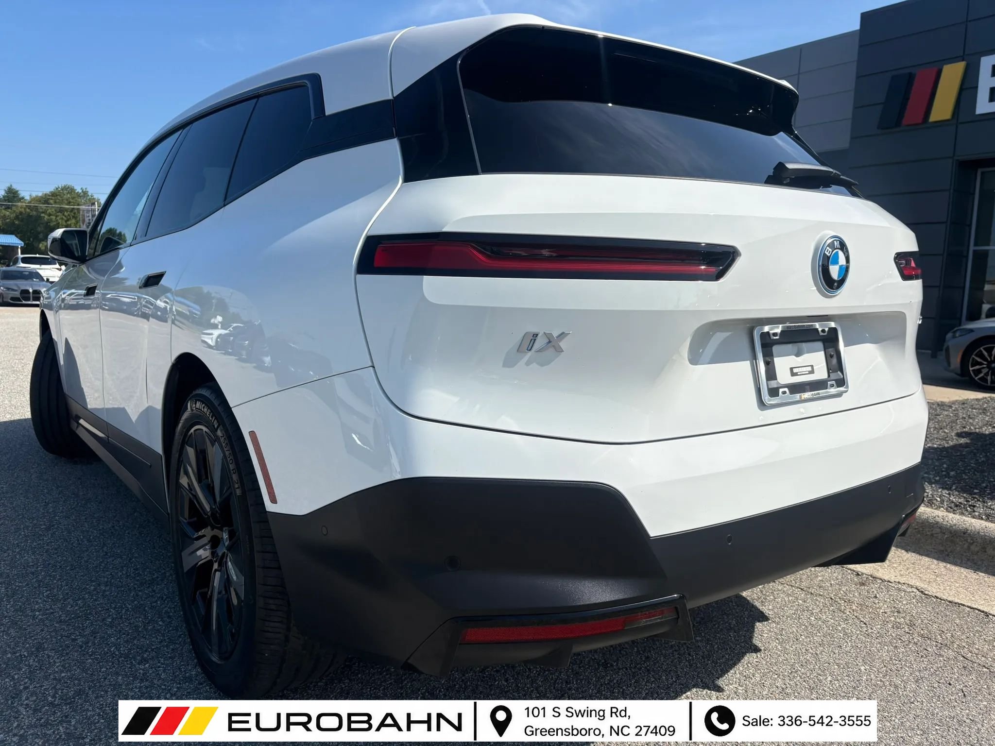 Used 2024 BMW iX xDrive50 AWD/4WD image 3