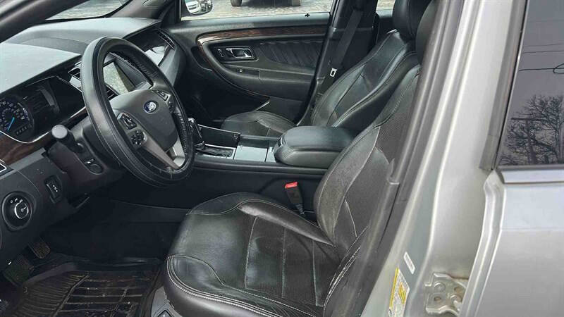Used 2018 Ford Taurus Limited image 12