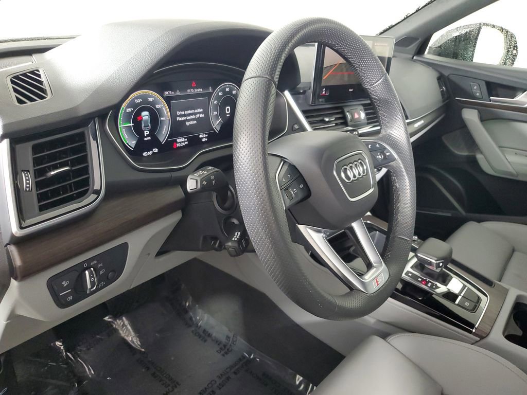 Used 2024 Audi Q5 e Premium Plus w/ Premium Plus Package image 23