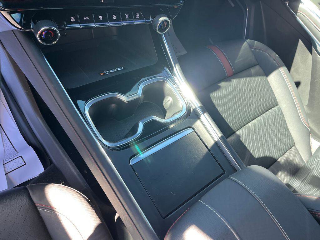 Used 2025 Chevrolet Traverse RS w/ LPO, Floor Liner Package FWD image 16