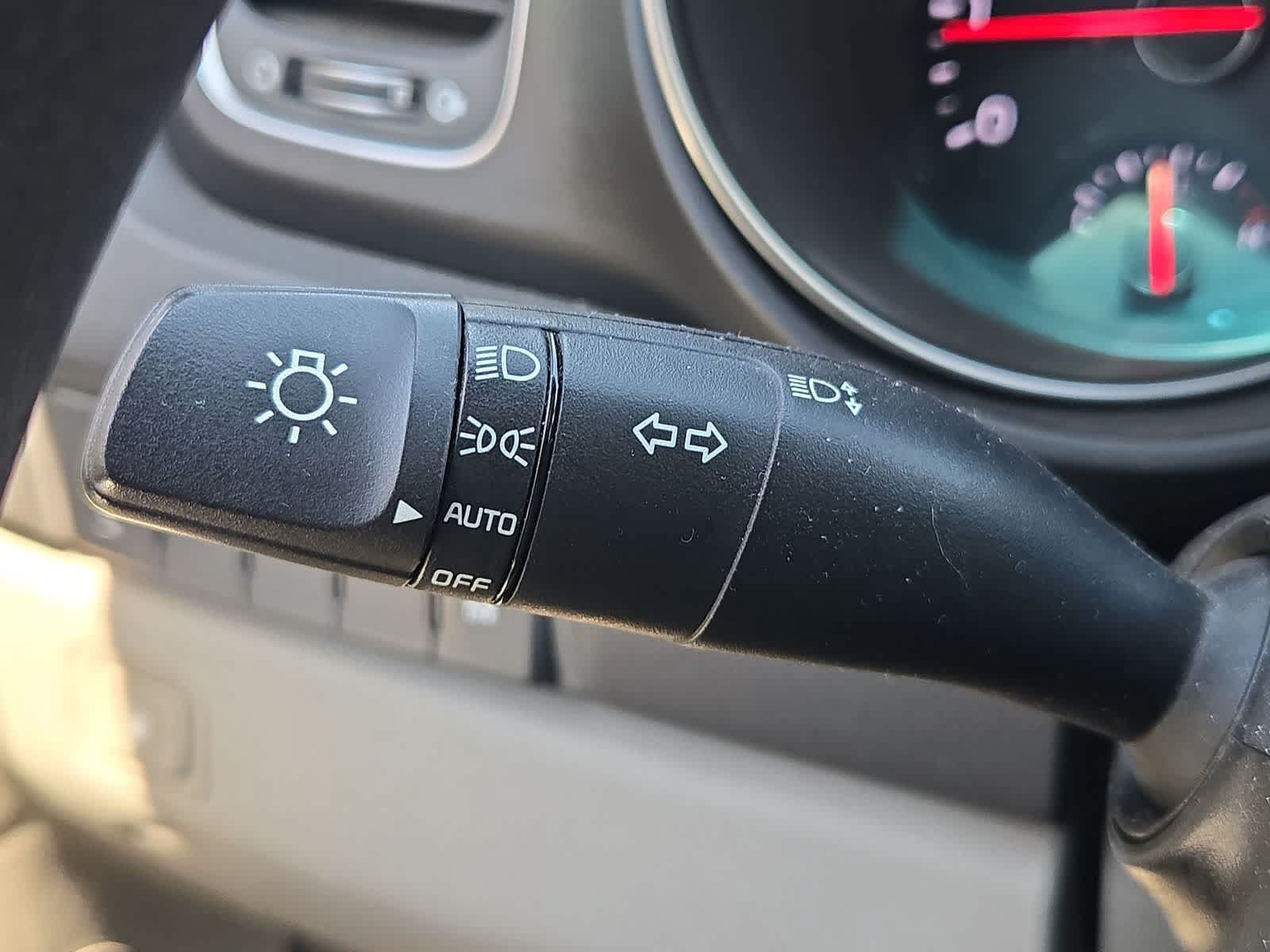 Used 2015 Kia Sedona LX w/ LX Convenience Package FWD image 27