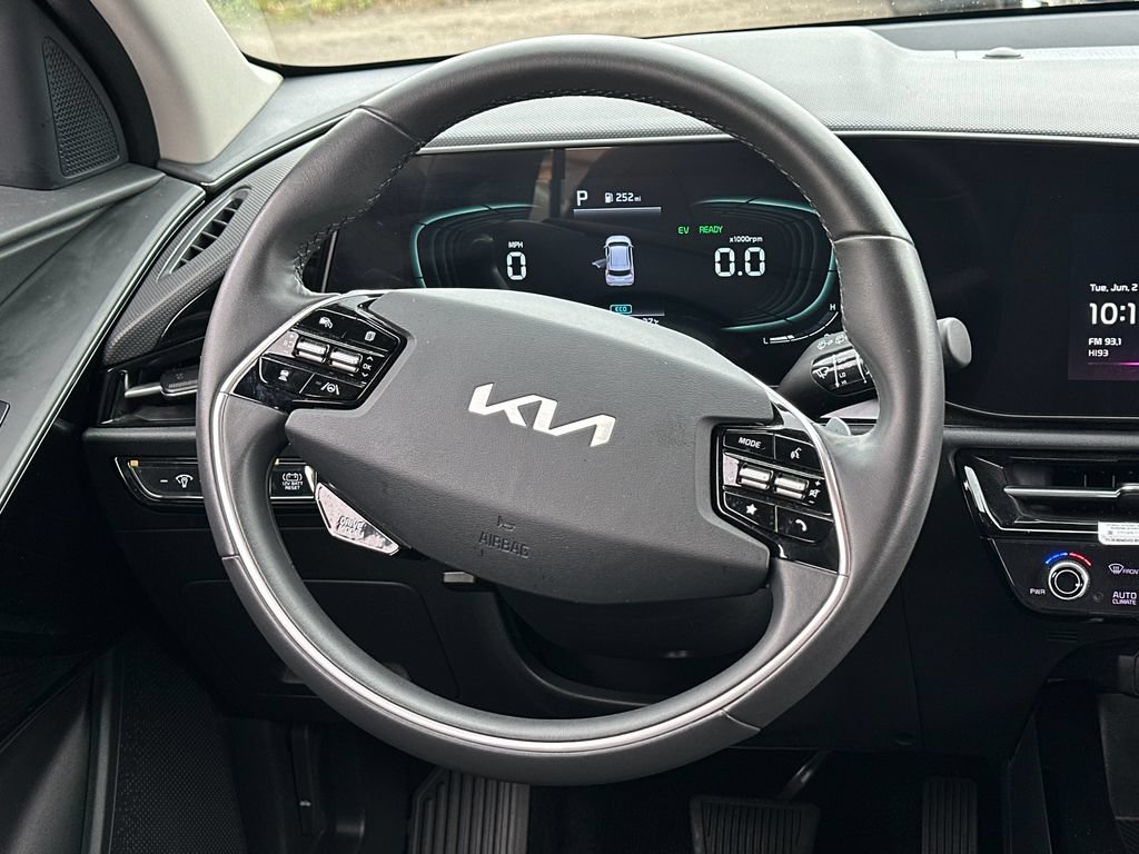 Used 2023 Kia Niro EX FWD image 18
