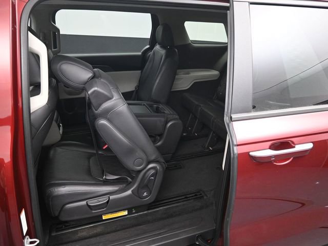 Used 2023 Kia Carnival LX image 28