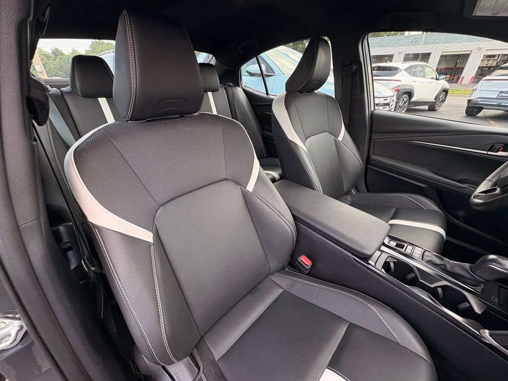 Used 2025 Toyota Camry SE FWD image 29