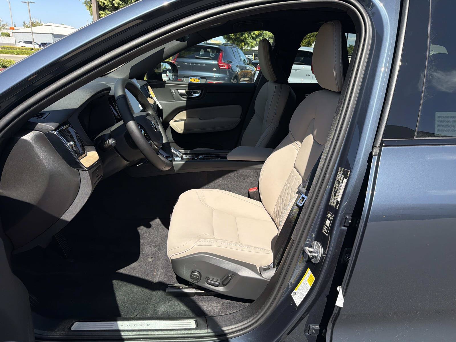 New 2027 Volvo XC60 B5 Core AWD/4WD image 13