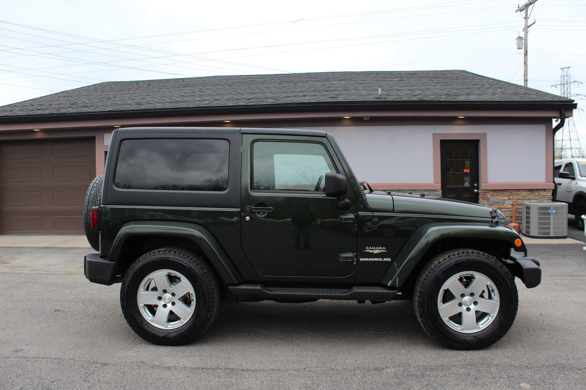 Used 2011 Jeep Wrangler Sahara w/ Connectivity Group AWD/4WD image 3