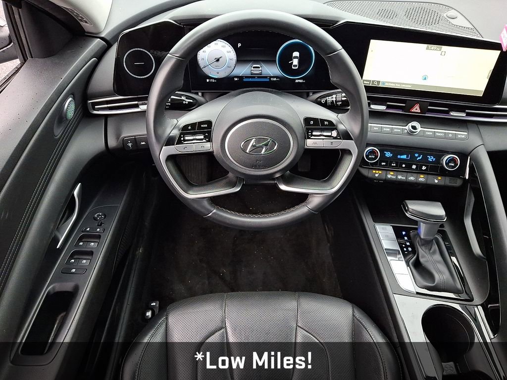 Used 2023 Hyundai Elantra Limited w/ Preferred Accessory Package image 11