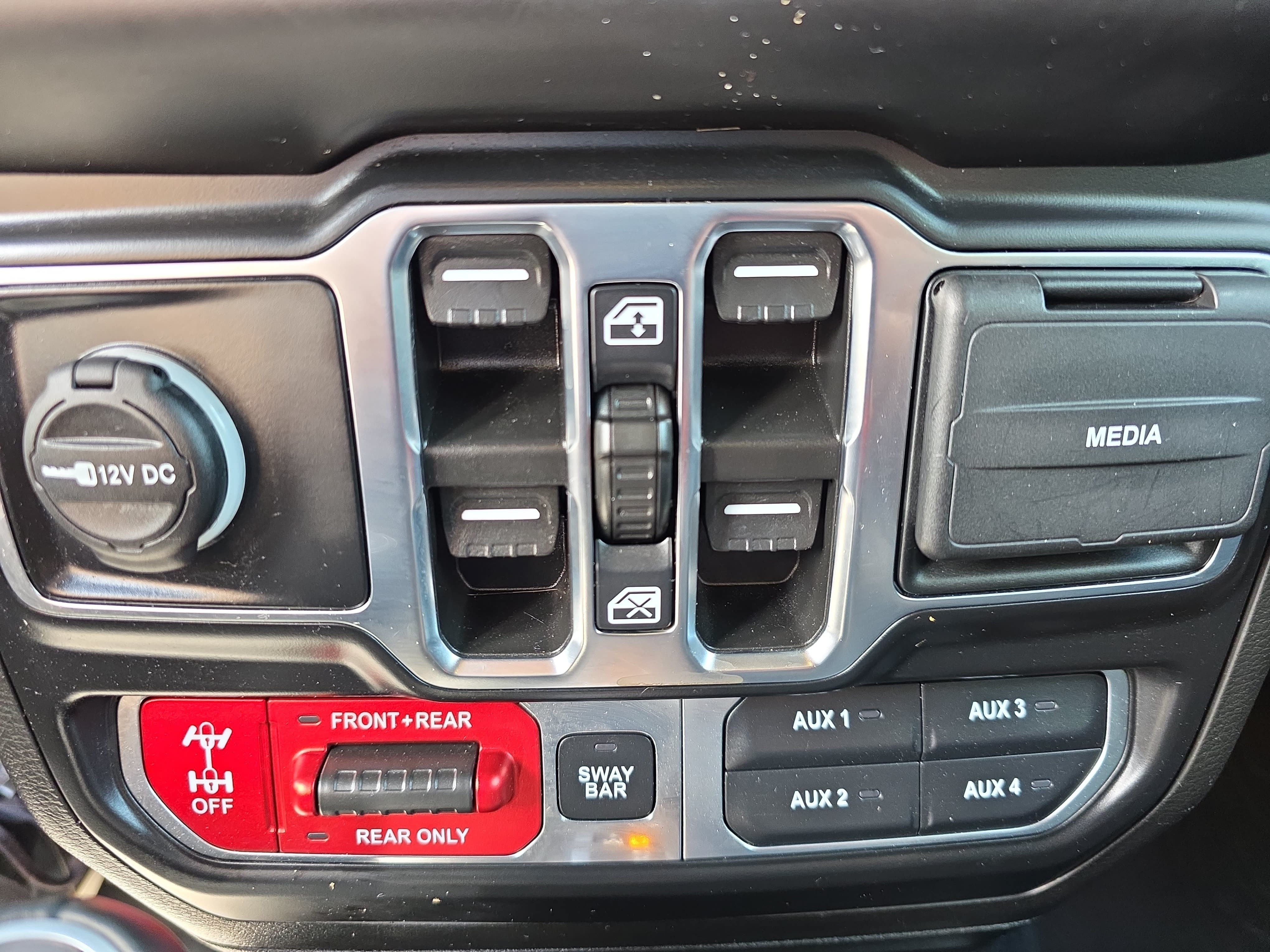 Used 2022 Jeep Wrangler Unlimited Rubicon 4xe w/ Cold Weather Group AWD/4WD image 26