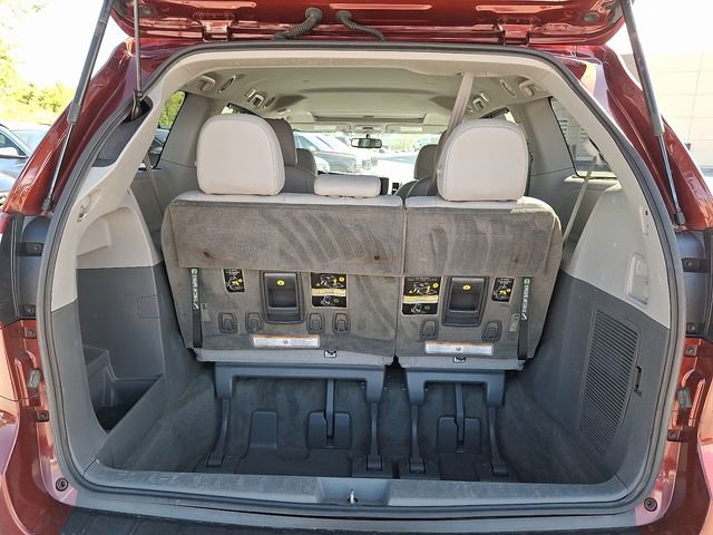 Used 2017 Toyota Sienna XLE w/ XLE Navigation Package AWD/4WD image 28