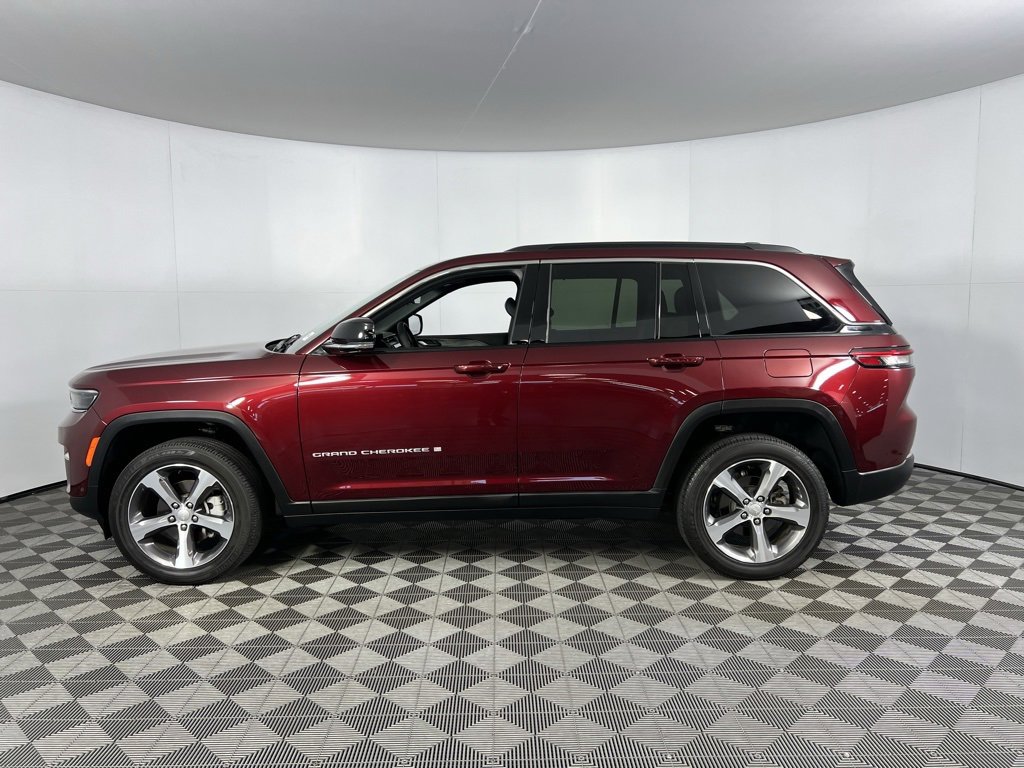 Certified 2024 Jeep Grand Cherokee Limited w/ Luxury Tech Group II image 8