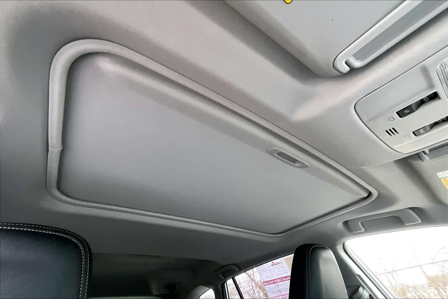 Used 2015 Toyota RAV4 Limited AWD/4WD image 14