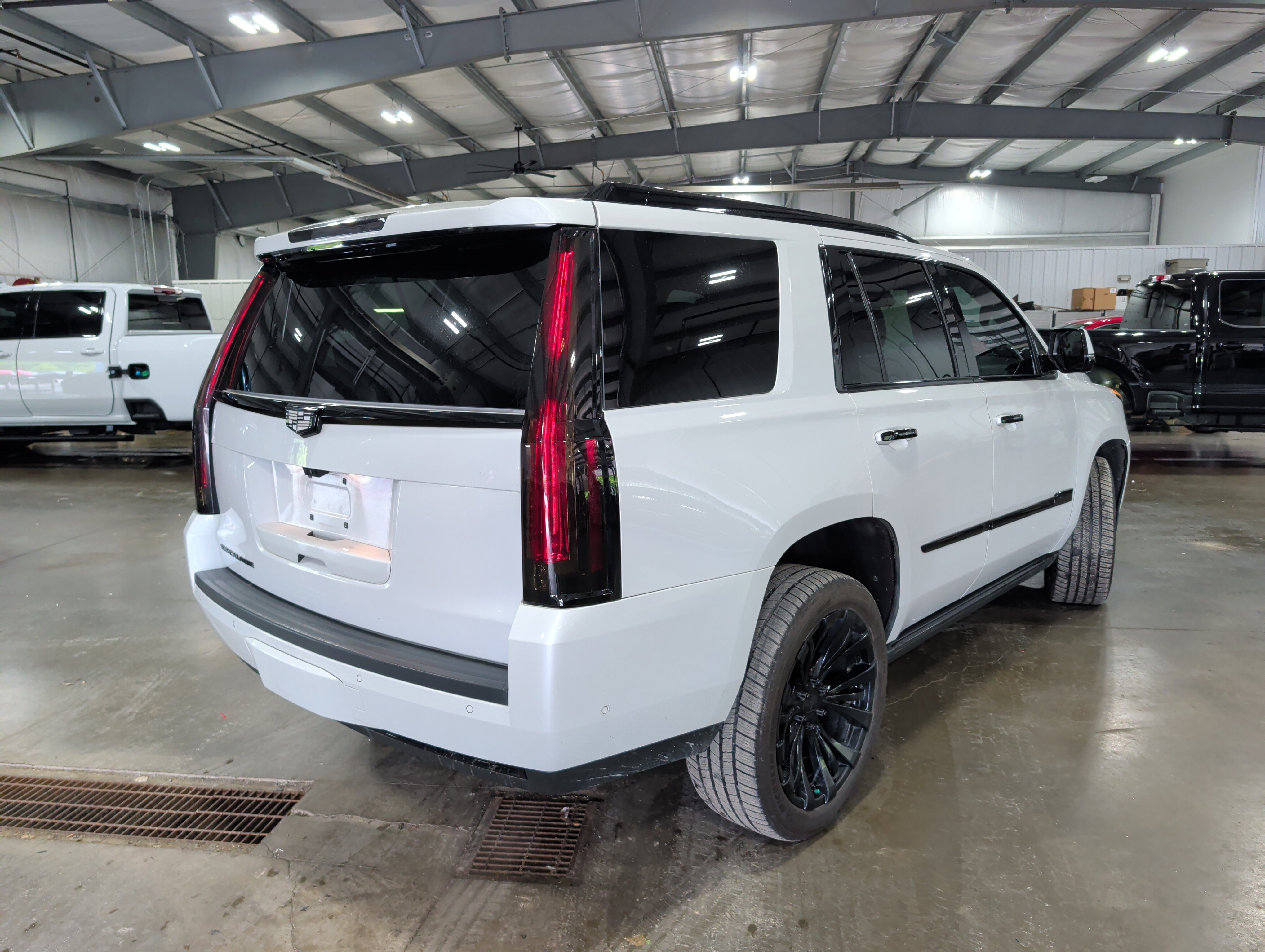 Used 2020 Cadillac Escalade Platinum AWD/4WD image 3