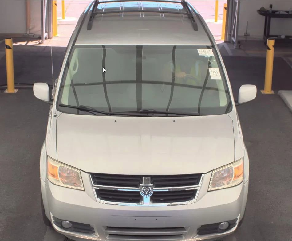 Used 2010 Dodge Grand Caravan SXT FWD image 2