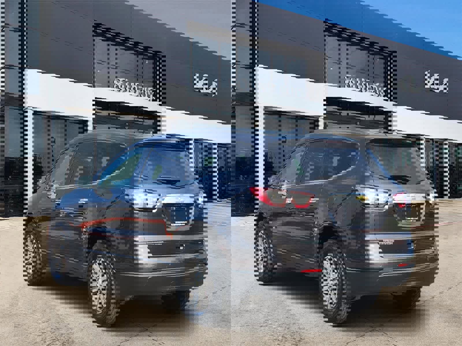 Used 2017 Chevrolet Traverse LT image 6