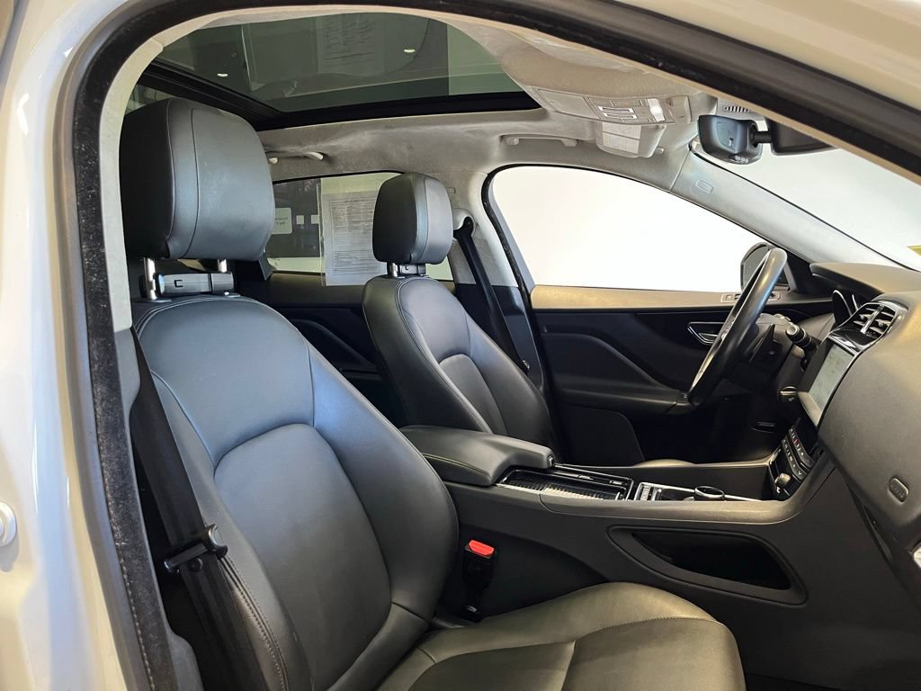 Used 2019 Jaguar F-PACE Premium AWD/4WD image 38