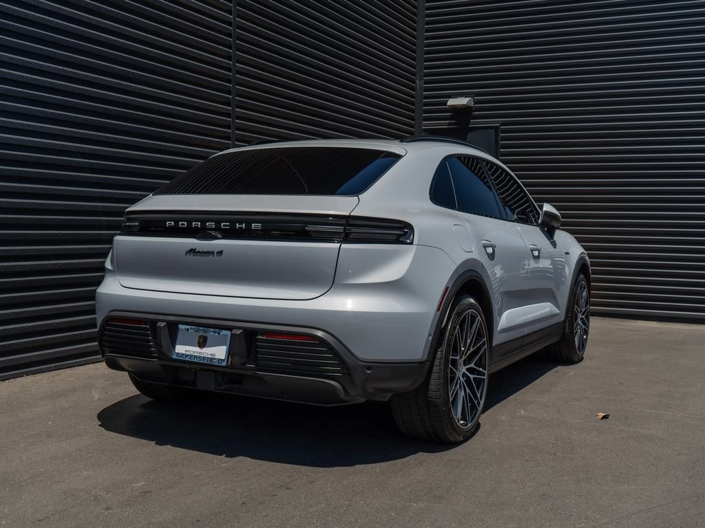 Used 2024 Porsche Macan 4 Electric AWD/4WD image 9