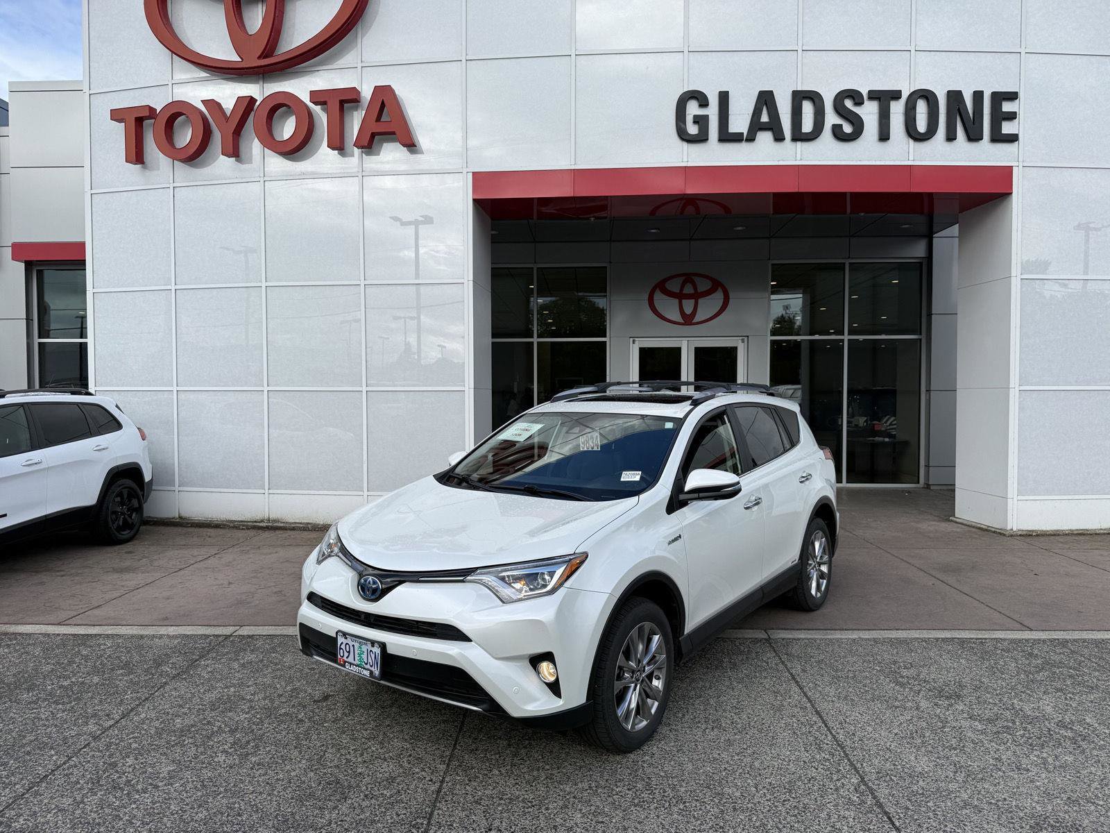 Used 2017 Toyota RAV4 Limited w/ Advanced Technology Package AWD/4WD image 2