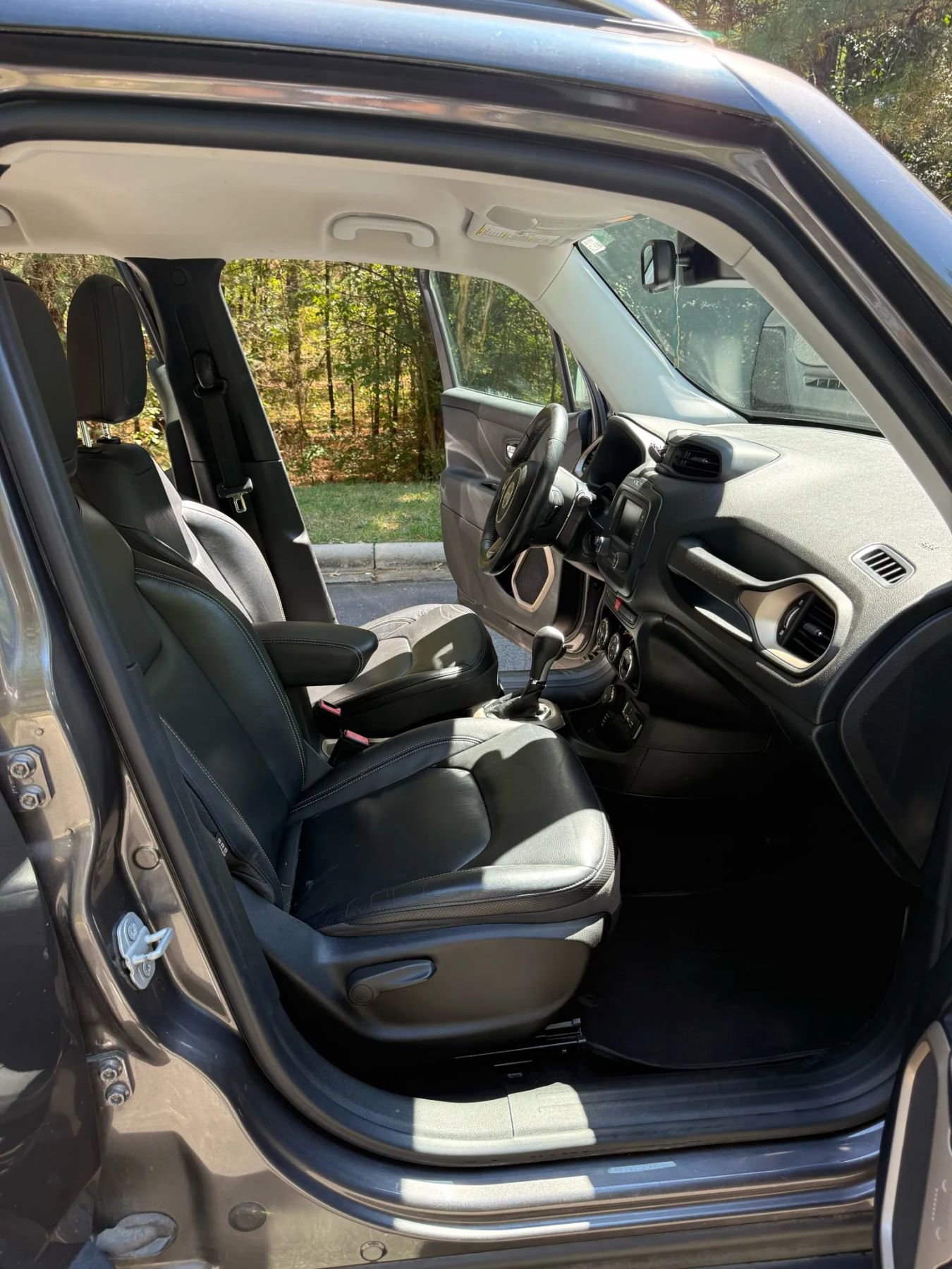 Used 2017 Jeep Renegade Limited AWD/4WD image 13