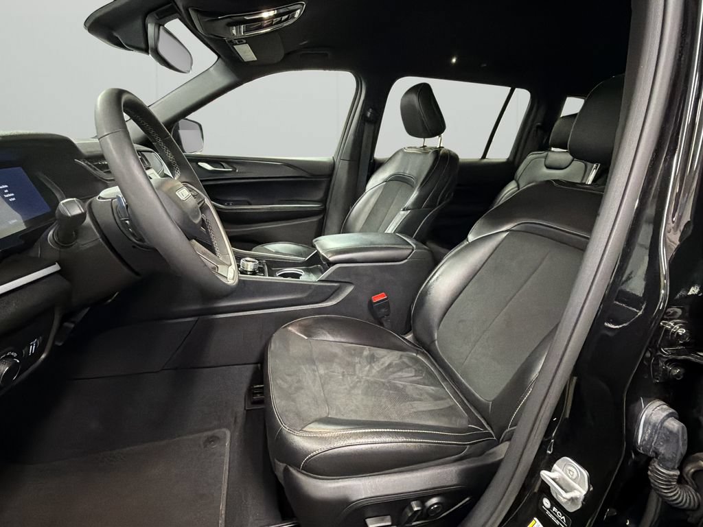 Used 2024 Jeep Grand Cherokee L Laredo AWD/4WD image 16