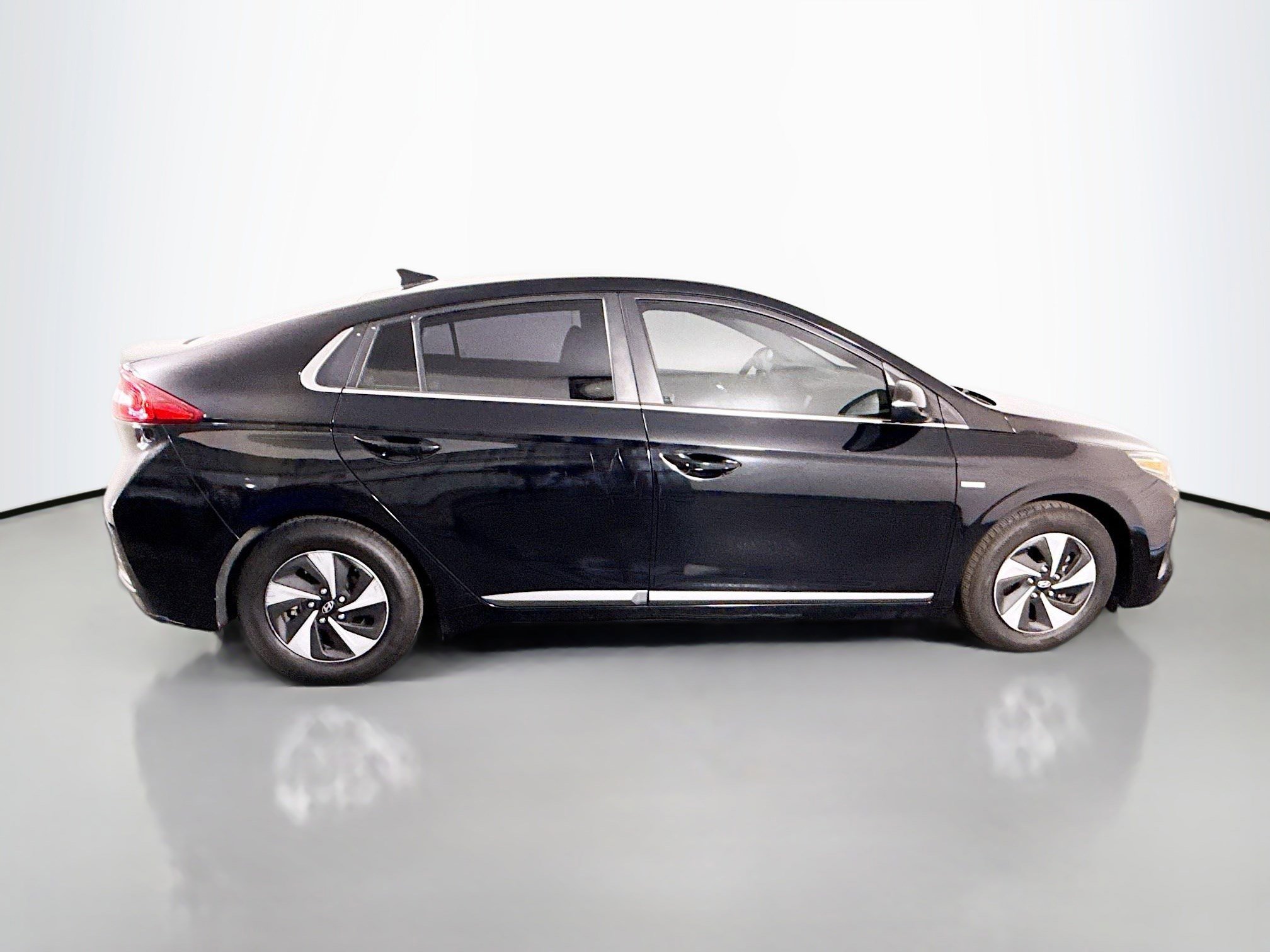 Used 2017 Hyundai Ioniq SEL image 11