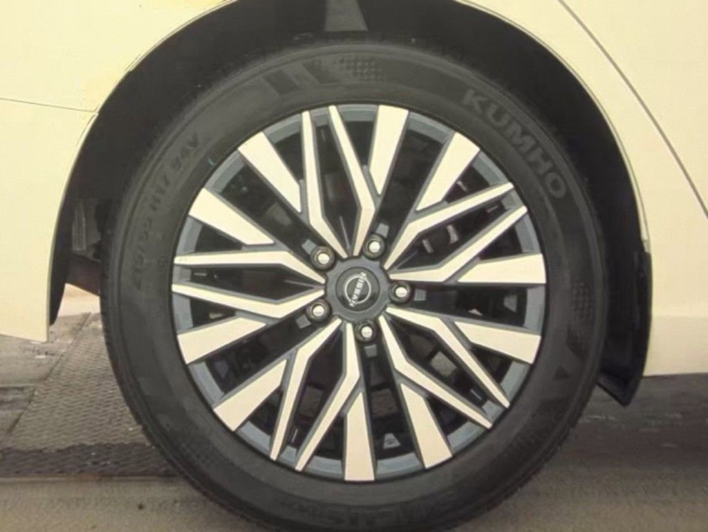 Used 2025 Nissan Altima 2.5 SV image 19