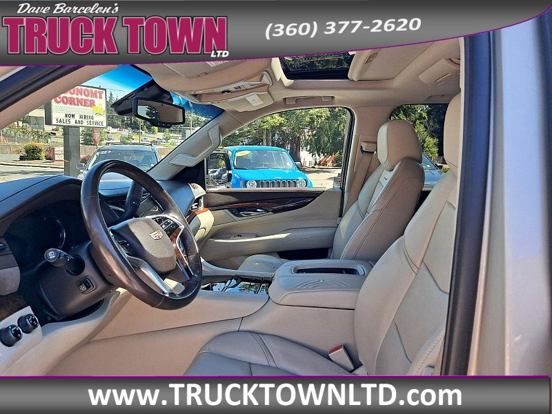 Used 2016 Cadillac Escalade ESV Luxury AWD/4WD image 18