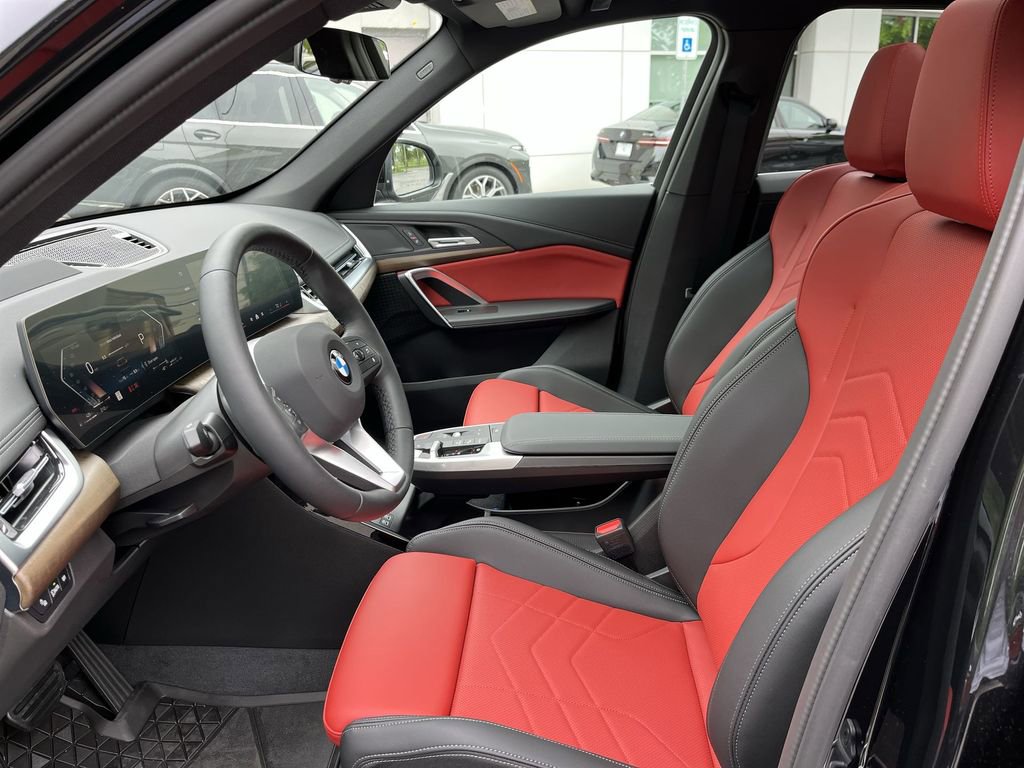Used 2025 BMW X1 xDrive28i w/ Technology Package image 11