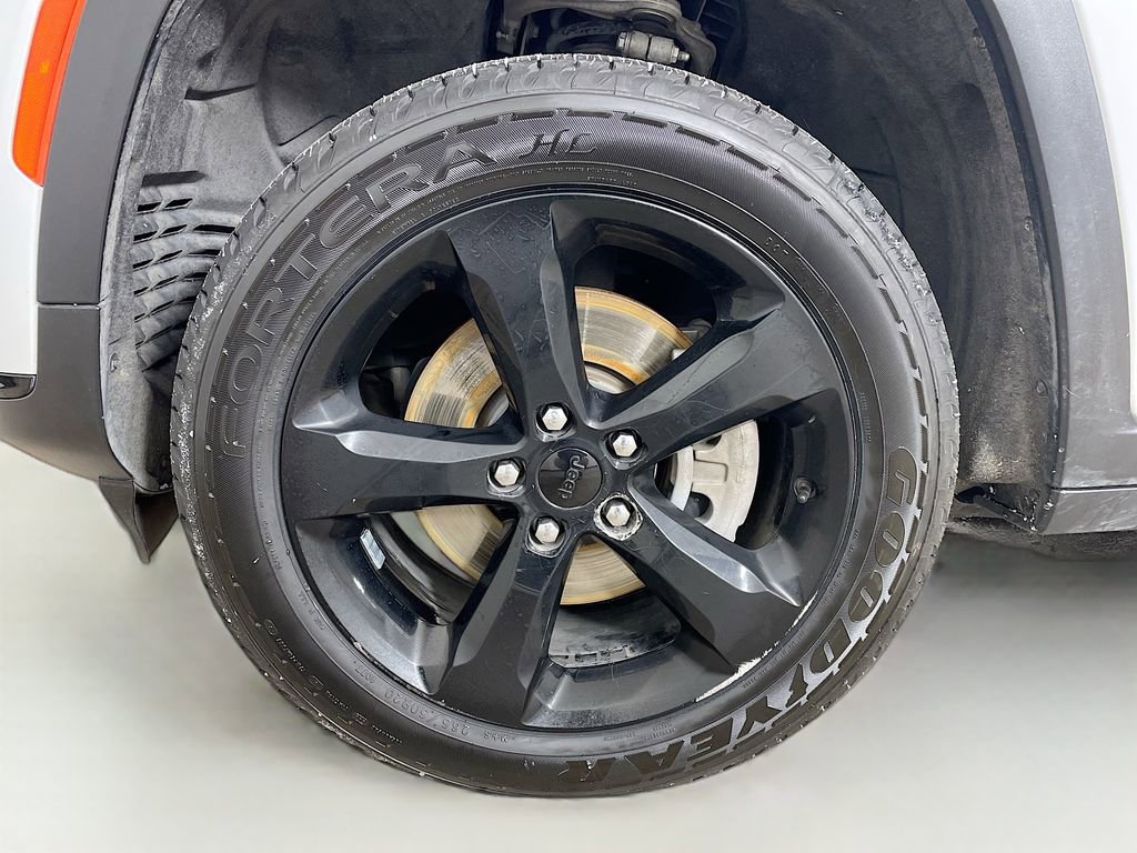 Used 2023 Jeep Grand Cherokee L Laredo image 34