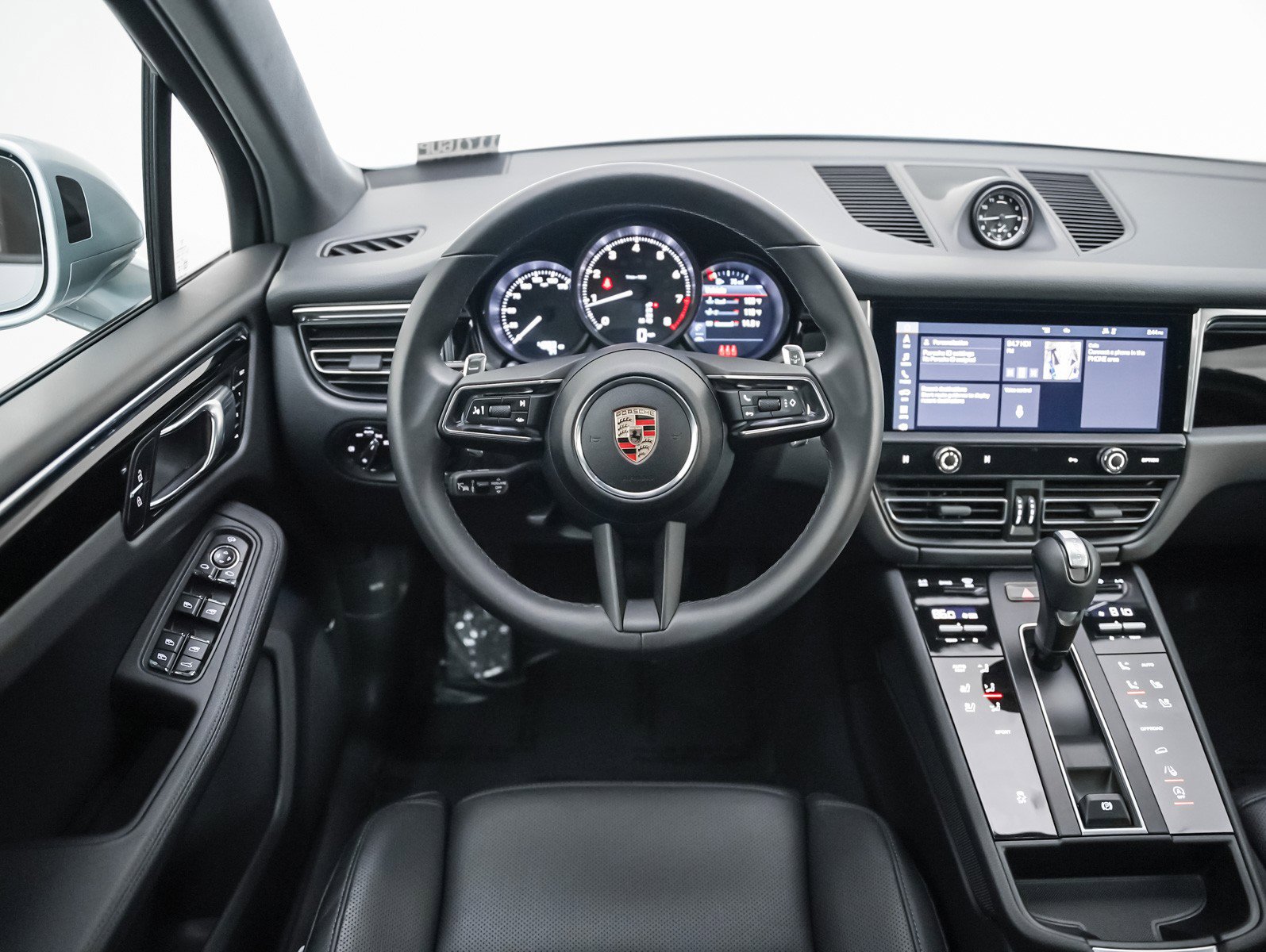 Certified 2025 Porsche Macan image 16
