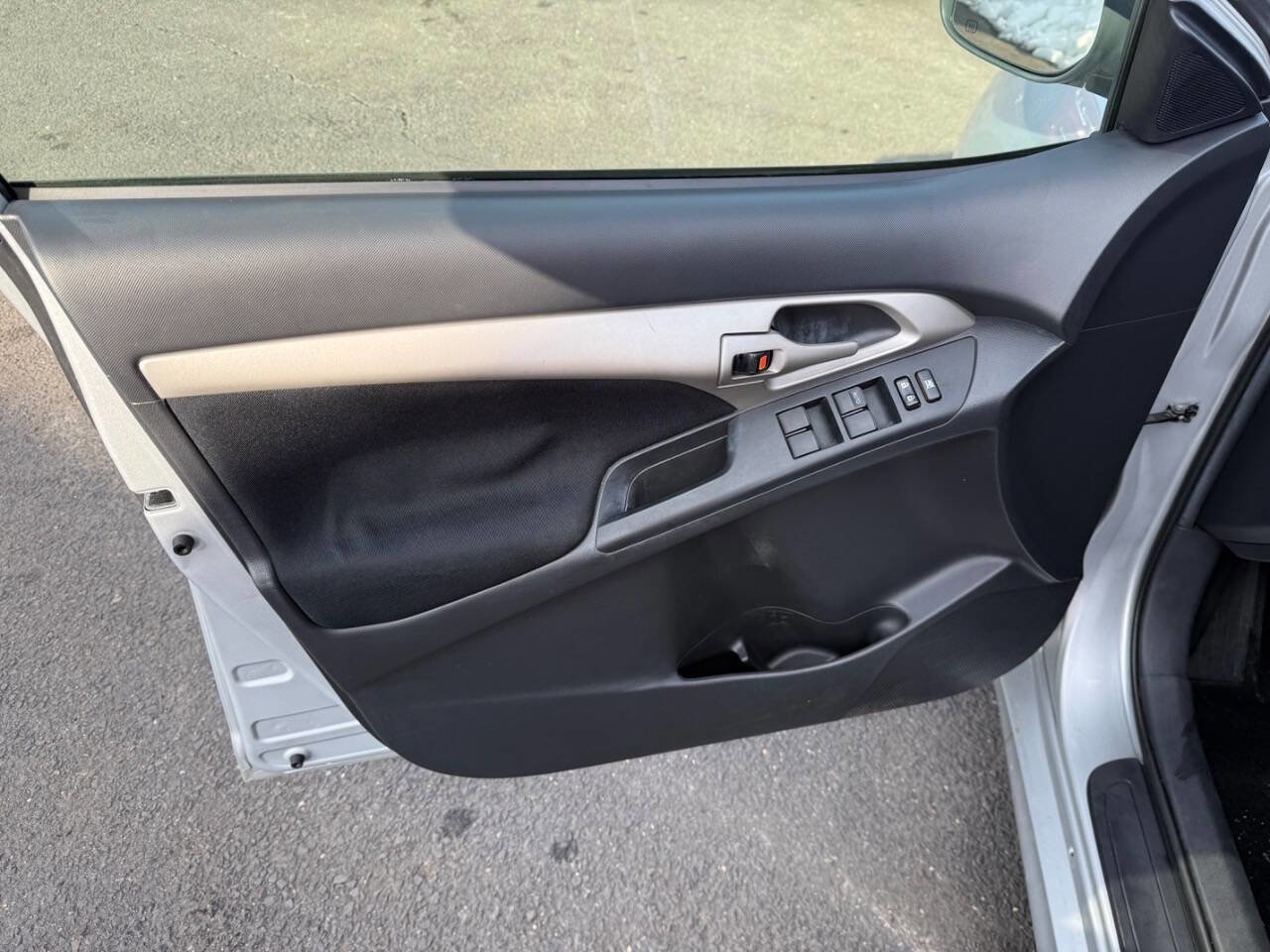 Used 2013 Toyota Matrix L image 9