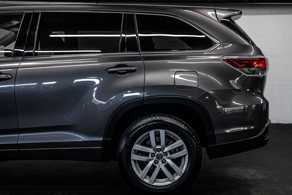 Used 2016 Toyota Highlander LE FWD image 13