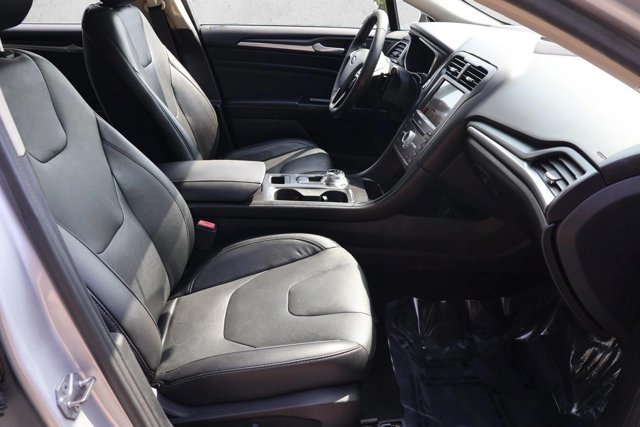 Used 2017 Ford Fusion Titanium FWD image 28