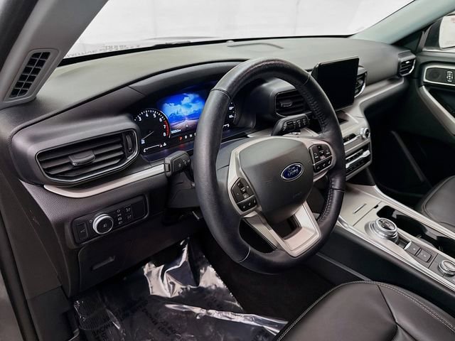 Used 2022 Ford Explorer XLT w/ Equipment Group 202A image 9
