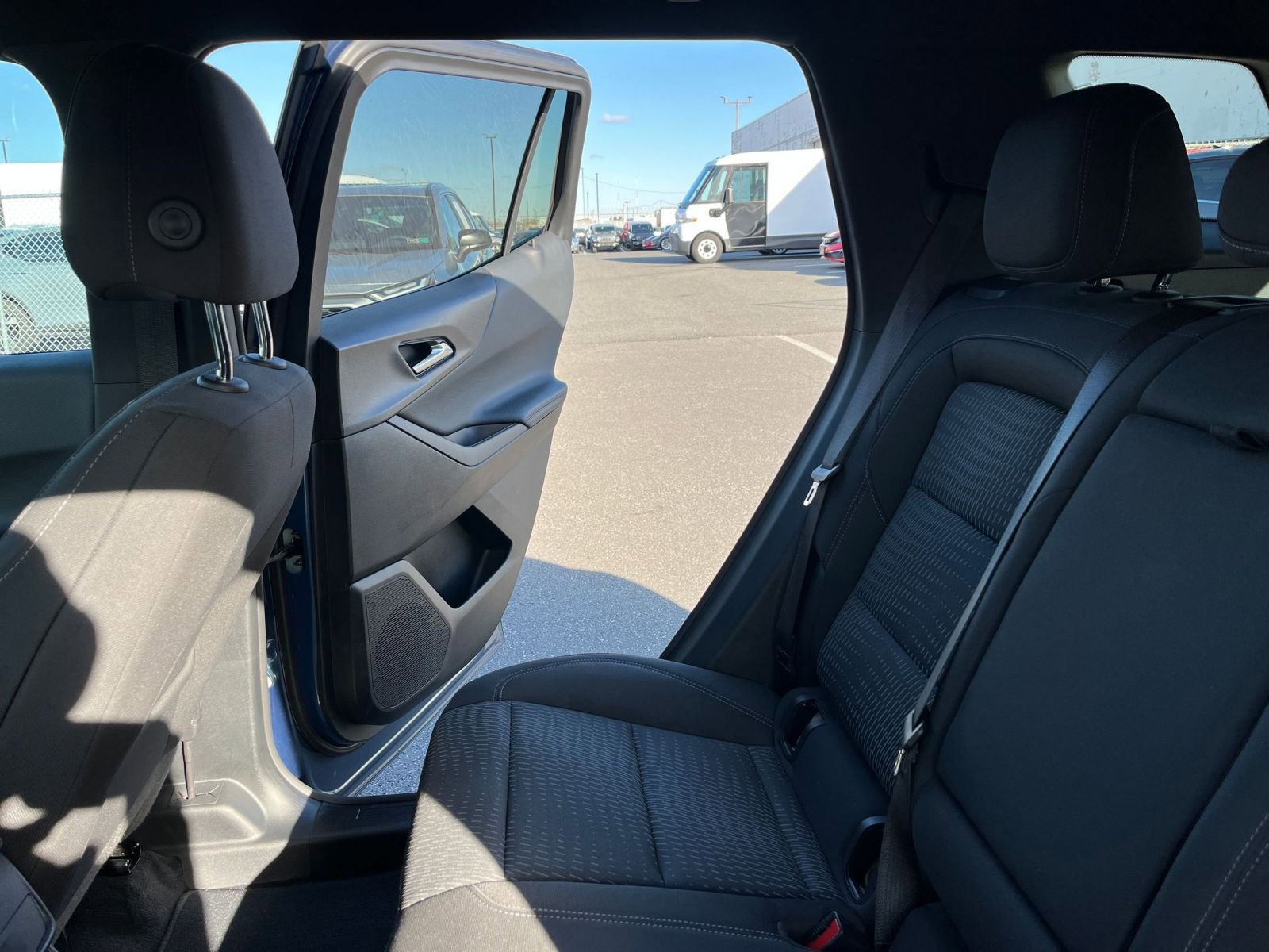 Used 2025 Chevrolet Equinox LT image 38