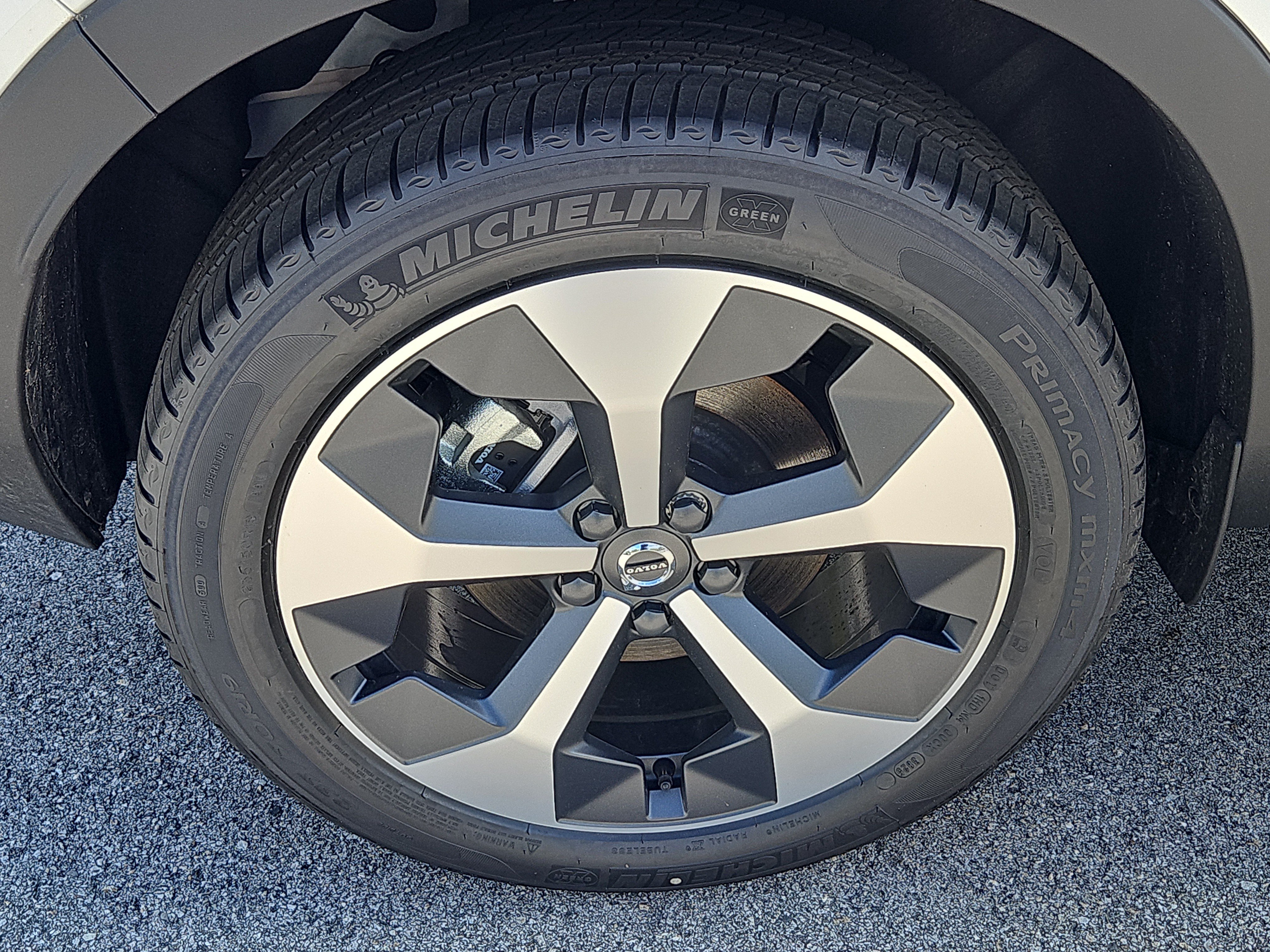 New 2026 Volvo XC40 B5 Plus w/ Protection Package Premier AWD/4WD image 18