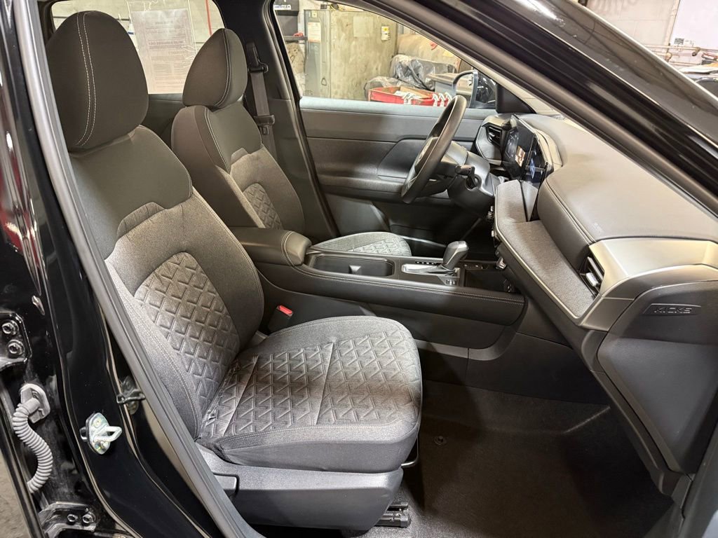 Used 2025 Nissan Kicks SV w/ Charging Package image 19