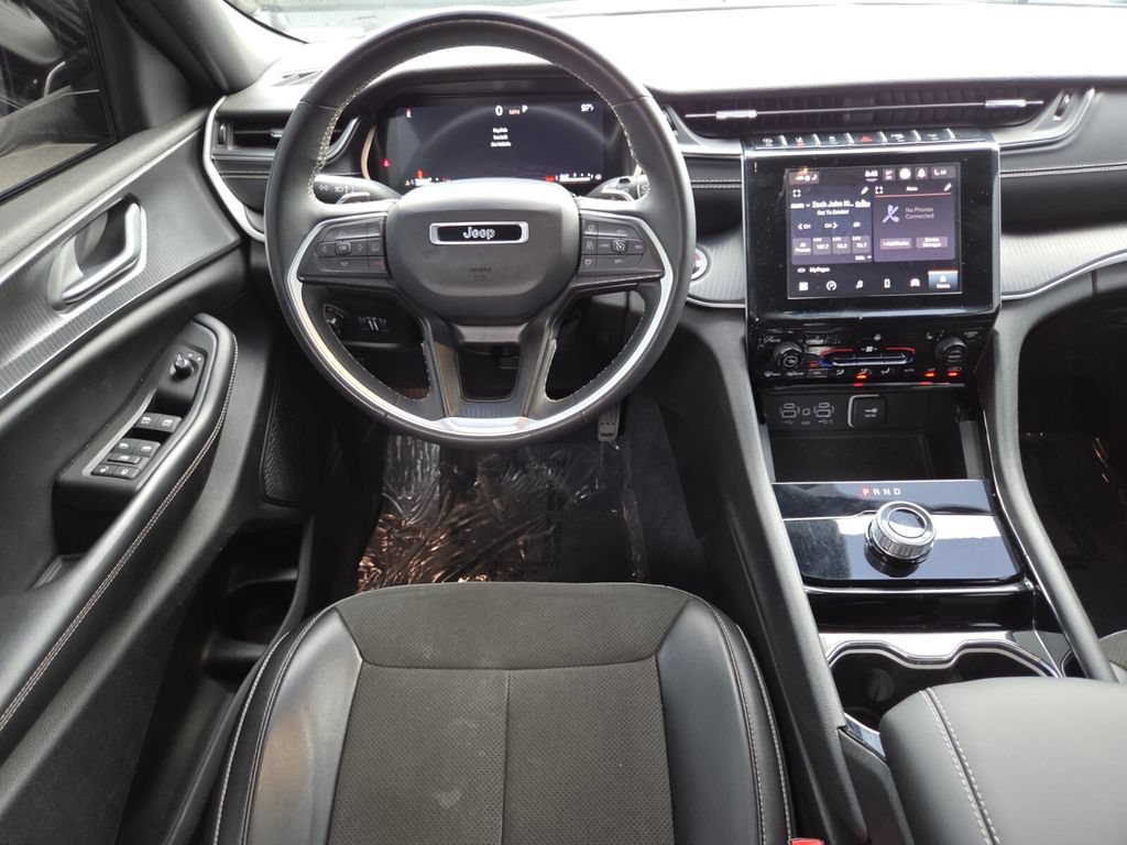 Used 2023 Jeep Grand Cherokee L Laredo RWD image 28