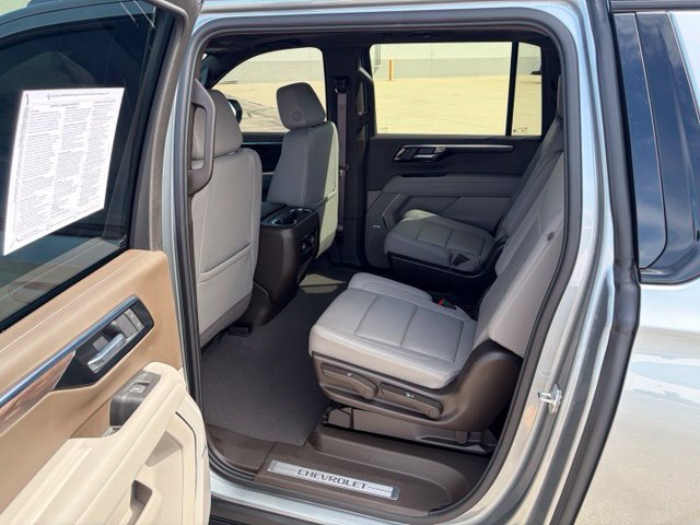 Used 2025 Chevrolet Suburban Z71 w/ Z71 Off-Road Package AWD/4WD image 12